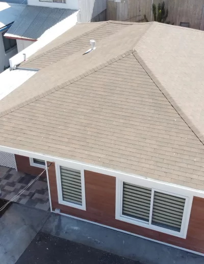 Casa vista desde arriba, techo de teja asfáltica