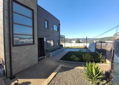 Ante Jardin con pasto y hormigon