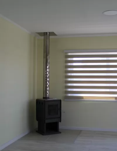 Living con estufa a leña